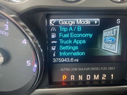 Used 2014 Ford F250 Lariat w/ Lariat Interior Package image 25