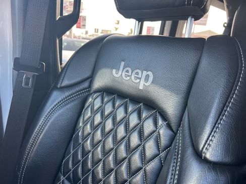 Used 2022 Jeep Wrangler Unlimited Sahara image 64