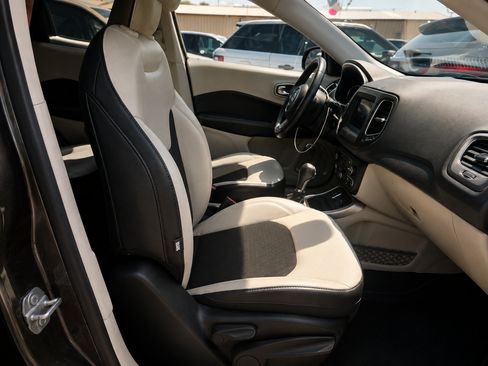Used 2018 Jeep Compass Latitude w/ Popular Equipment Group FWD image 7