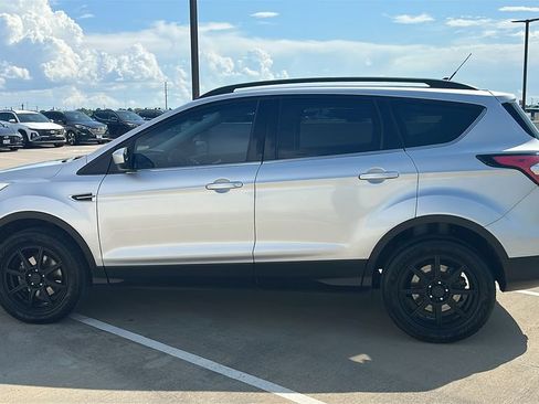 Used 2018 Ford Escape SE w/ SE Sync 3 Package FWD image 9