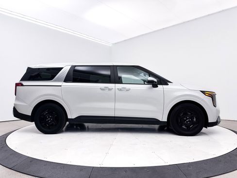 Certified 2025 Kia Carnival image 41