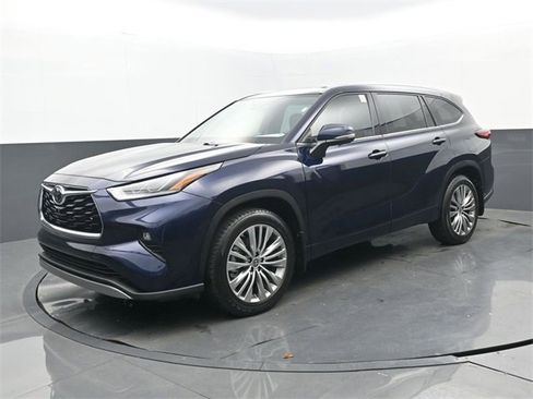 Used 2023 Toyota Highlander Platinum image 27
