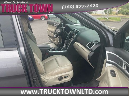 Used 2014 Ford Explorer XLT w/ Equipment Group 202A AWD/4WD image 17