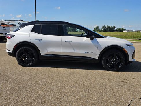 New 2025 Chevrolet Equinox EV RS image 4