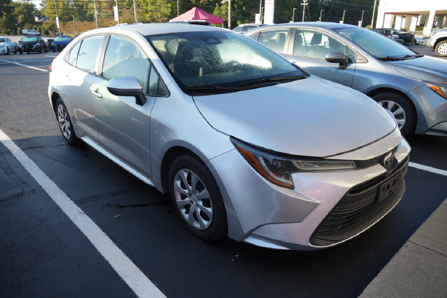 Used 2024 Toyota Corolla LE FWD image 1