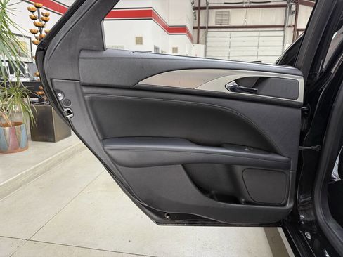 Used 2017 Lincoln MKZ Reserve image 12