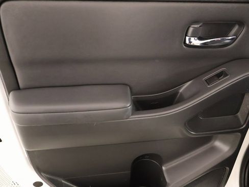 Used 2022 Nissan Frontier SV image 16