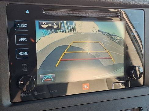 Used 2017 Toyota Sienna Limited image 5