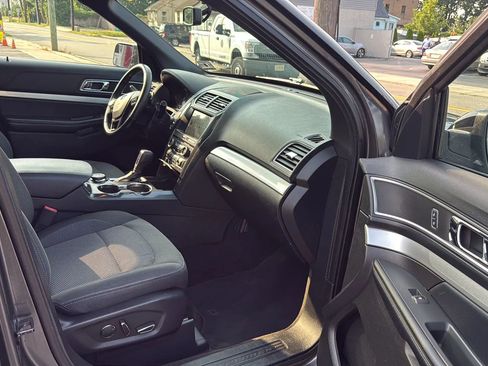 Used 2017 Ford Explorer XLT w/ Equipment Group 201A image 25