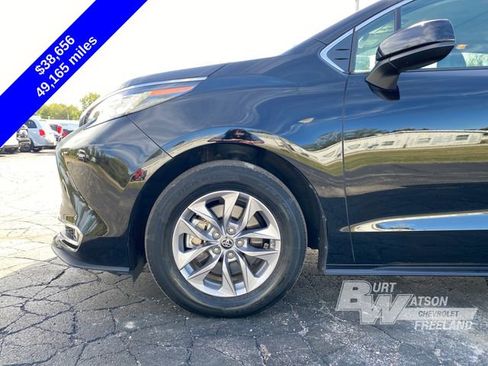 Used 2022 Toyota Sienna XLE image 14