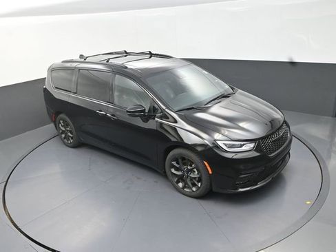 Used 2025 Chrysler Pacifica Limited FWD image 38
