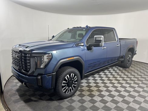 Used 2024 GMC Sierra 2500 Denali Ultimate AWD/4WD image 9