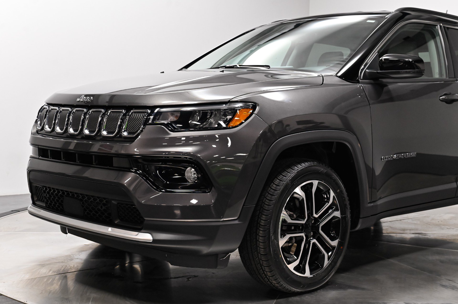 Used 2022 Jeep Compass Limited AWD/4WD image 5