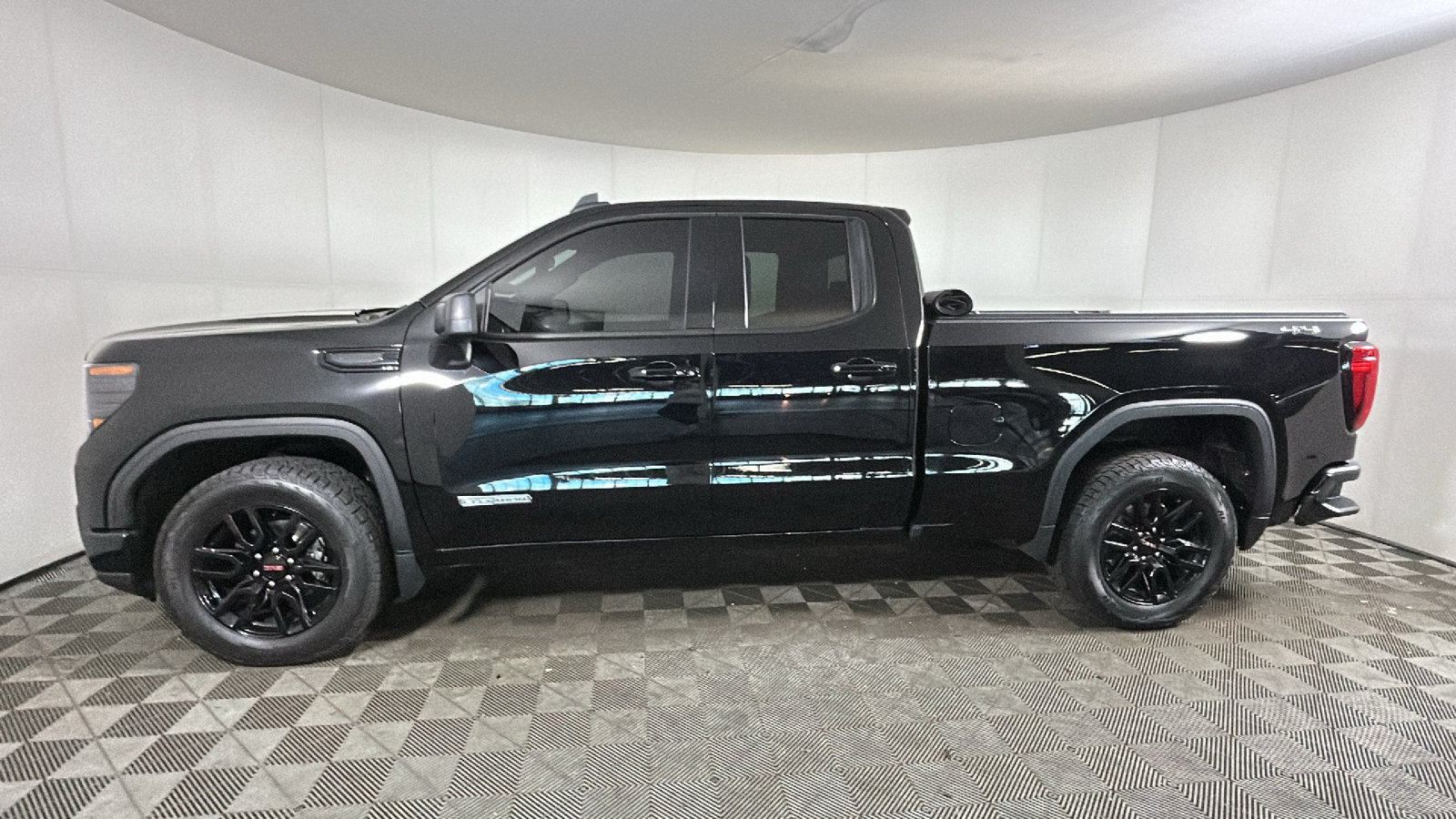 Used 2023 GMC Sierra 1500 Elevation AWD/4WD image 6