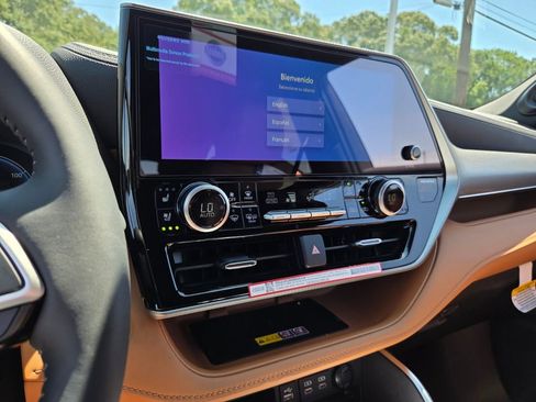 New 2026 Toyota Highlander Platinum AWD/4WD image 24