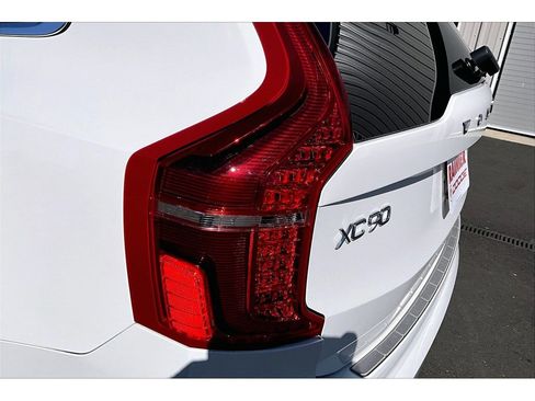 Used 2020 Volvo XC90 T5 Momentum image 30