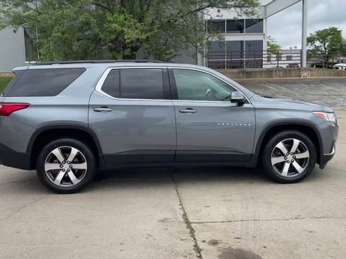 Used 2020 Chevrolet Traverse LT w/ LT Premium Package AWD/4WD image 9