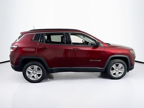Used 2022 Jeep Compass Latitude w/ Sun and Sound Group AWD/4WD image 4