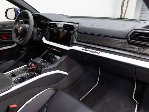 Used 2025 Lamborghini Urus SE image 13