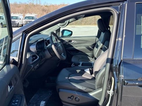 New 2026 Chrysler Pacifica Select w/ S Appearance Package FWD image 15