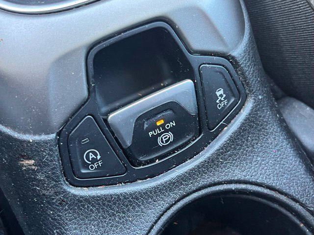 Used 2018 Jeep Compass Latitude w/ Popular Equipment Group FWD image 21
