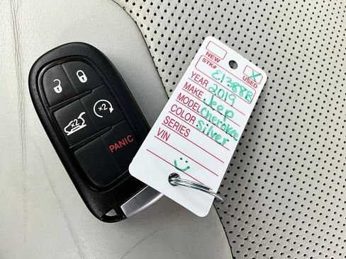 Used 2019 Jeep Cherokee Limited w/ Luxury Group AWD/4WD image 39