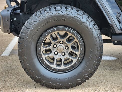 Used 2022 Jeep Wrangler Unlimited Rubicon w/ Xtreme Recon 35" Tire Package AWD/4WD image 21
