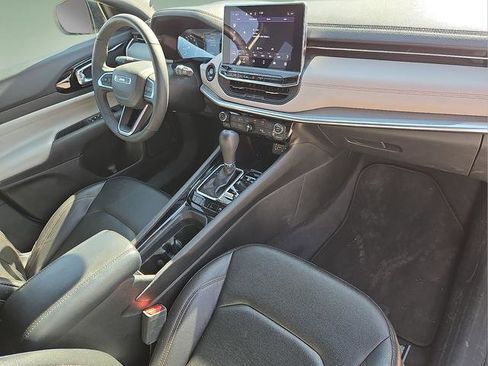 Used 2024 Jeep Compass Limited image 11