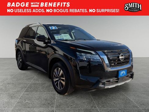 Used 2023 Nissan Pathfinder SL image 1