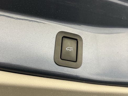 Used 2019 Toyota Highlander XLE AWD/4WD image 28
