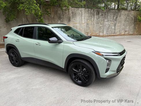 Used 2024 Chevrolet Trax ACTIV w/ Sunroof Package image 3