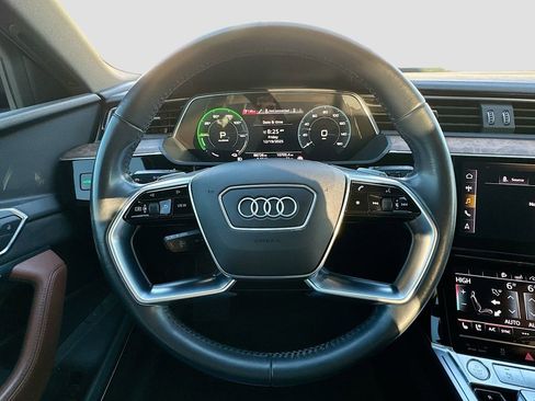 Used 2019 Audi e-tron Prestige w/ Prestige Package image 13