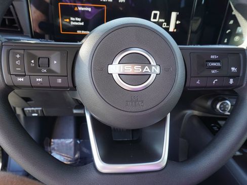 Certified 2025 Nissan Kicks SV image 17