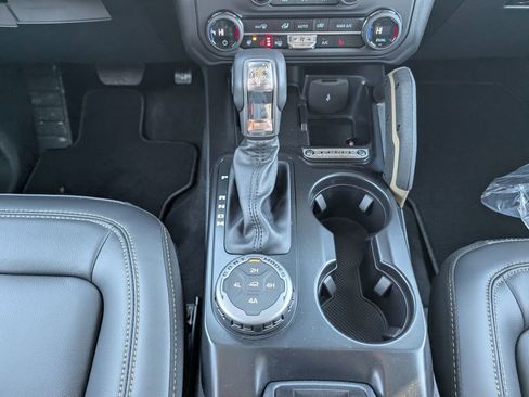 New 2025 Ford Bronco Badlands image 16