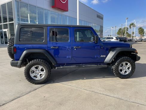 Used 2018 Jeep Wrangler Unlimited Sport S image 2