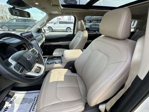 Used 2024 Ford Expedition Limited AWD/4WD image 11