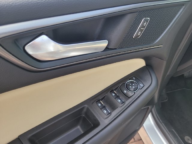 Used 2024 Ford Edge SE w/ Black Appearance Package AWD/4WD image 17