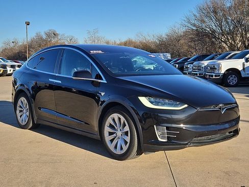 Used 2018 Tesla Model X 75D image 3