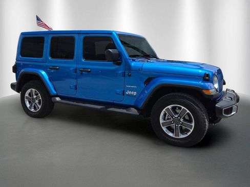 Used 2022 Jeep Wrangler Unlimited Sahara w/ LED Lighting Group AWD/4WD image 2