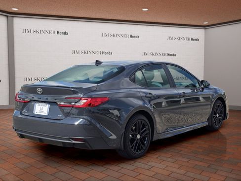 Used 2025 Toyota Camry SE w/ Convenience Package FWD image 8