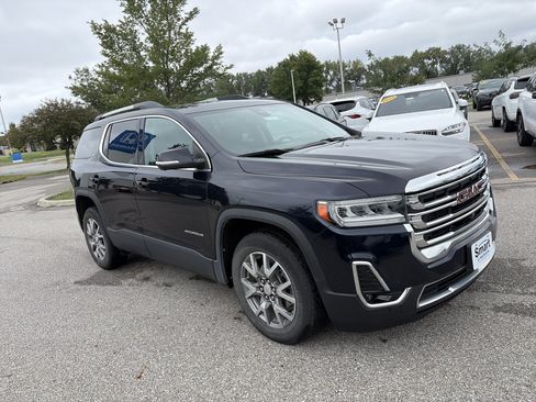 Used 2021 GMC Acadia SLT w/ Technology Package AWD/4WD image 3