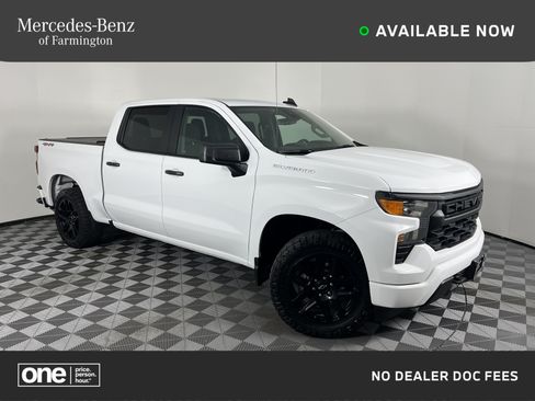 Used 2023 Chevrolet Silverado 1500 Custom AWD/4WD image 1
