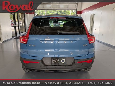 Certified 2024 Volvo XC40 B5 Plus image 3