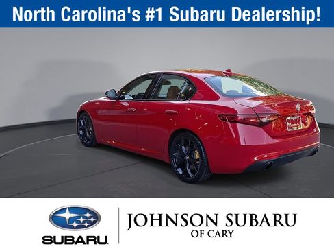 Used 2020 Alfa Romeo Giulia w/ Nero Edizione RWD image 23
