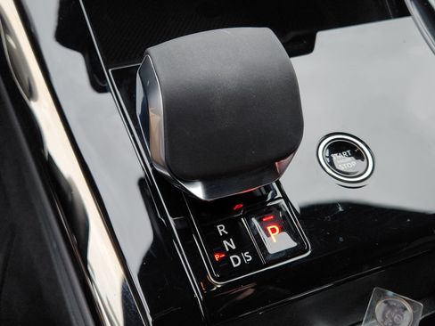 Certified 2025 Land Rover Range Rover Sport image 22