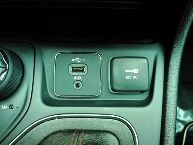 Used 2020 Jeep Cherokee Trailhawk AWD/4WD image 45