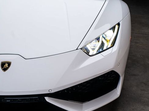 Used 2017 Lamborghini Huracan LP 610-4 AWD/4WD image 3