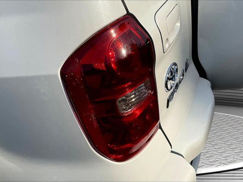 Used 2004 Toyota RAV4 4WD image 22