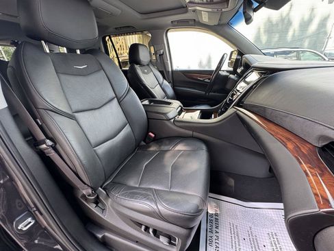 Used 2015 Cadillac Escalade Luxury AWD/4WD image 17