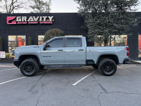 Used 2024 Chevrolet Silverado 2500 ZR2 w/ Technology Package image 9